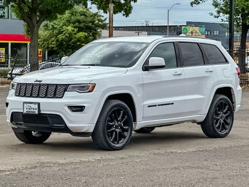 Used 2022 Jeep Grand Cherokee Laredo X AWD/4WD image 7