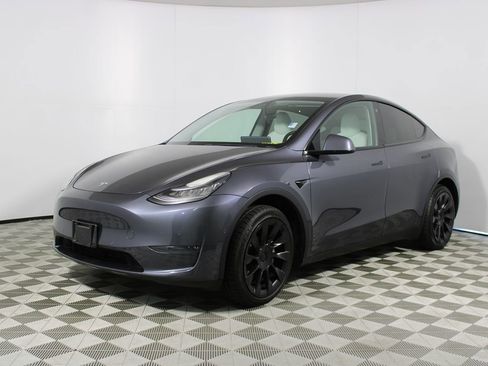 Used 2021 Tesla Model Y Long Range AWD/4WD image 3