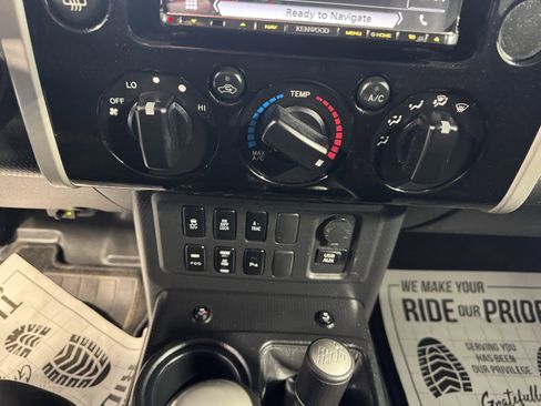 Used 2011 Toyota FJ Cruiser 4WD image 28