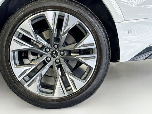 Used 2024 Audi Q8 Premium Plus w/ Premium Plus Package image 29