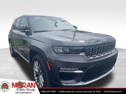 Used 2023 Jeep Grand Cherokee Summit AWD/4WD image 3