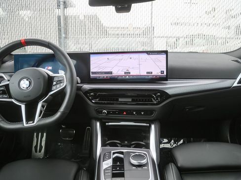 Used 2025 BMW M240i Coupe RWD image 9