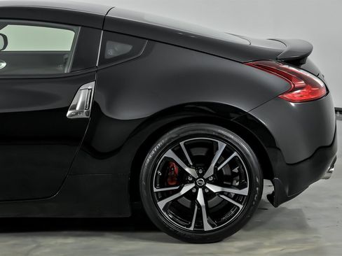 Used 2020 Nissan 370Z w/ Sport Package image 9