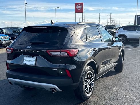 Used 2024 Ford Escape SE image 3