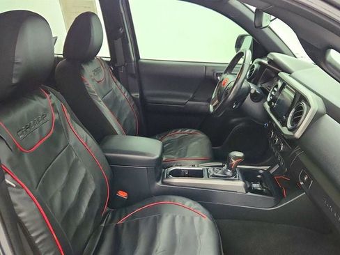 Used 2017 Toyota Tacoma TRD Sport w/ Premium & Technology Package image 23