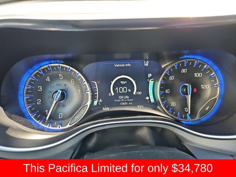 Used 2025 Chrysler Pacifica Limited FWD image 26