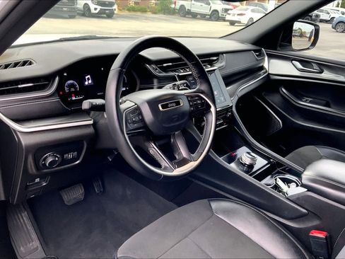 Used 2022 Jeep Grand Cherokee Altitude AWD/4WD image 25