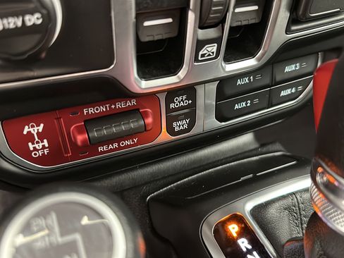 Used 2026 Jeep Gladiator Rubicon AWD/4WD image 25