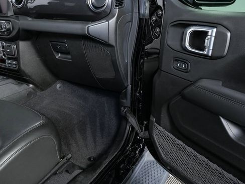 Used 2022 Jeep Wrangler Unlimited Sahara image 22