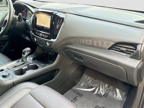 Used 2023 Chevrolet Traverse High Country image 32