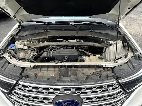 Used 2021 Ford Explorer Limited w/ Equipment Group 301A AWD/4WD image 30