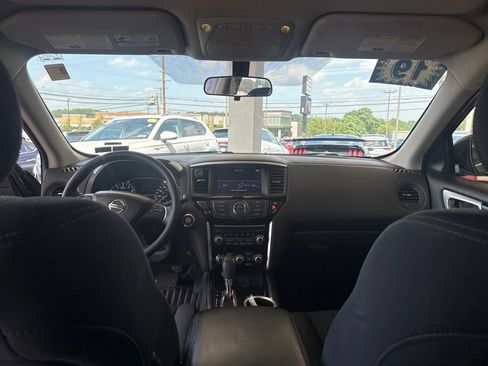 Used 2019 Nissan Pathfinder S AWD/4WD image 14