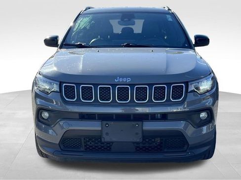 Used 2024 Jeep Compass Latitude image 2