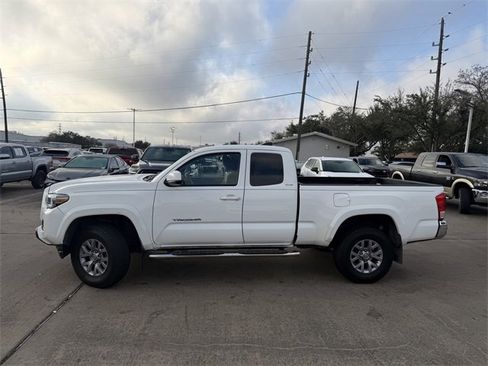 Used 2017 Toyota Tacoma SR5 w/ Tow Package image 8