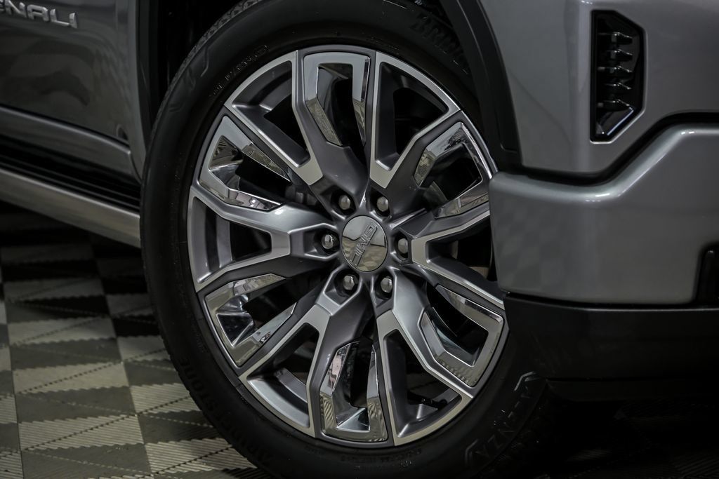 Used 2024 GMC Sierra 1500 Denali AWD/4WD image 3