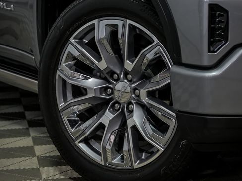 Used 2024 GMC Sierra 1500 Denali AWD/4WD image 3