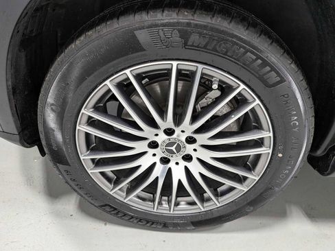 Certified 2025 Mercedes-Benz GLC 300 4MATIC image 3