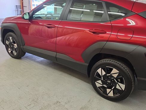 Used 2024 Hyundai Kona SEL AWD/4WD image 3