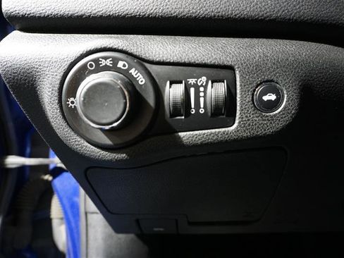 Used 2016 Chrysler 200 Limited image 11