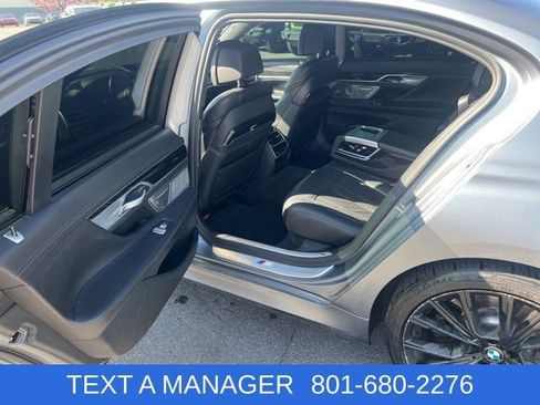 Used 2022 BMW 750i xDrive w/ Autobahn Package image 32
