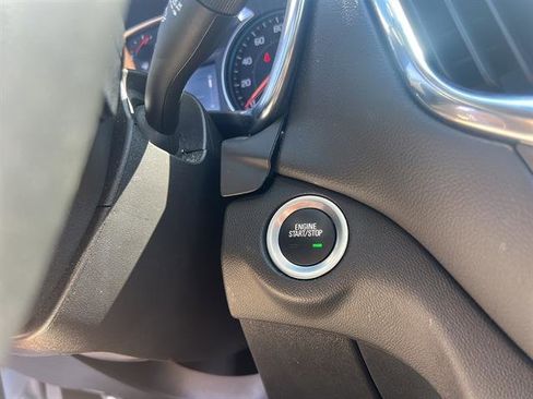 Used 2024 Chevrolet Equinox LT image 34