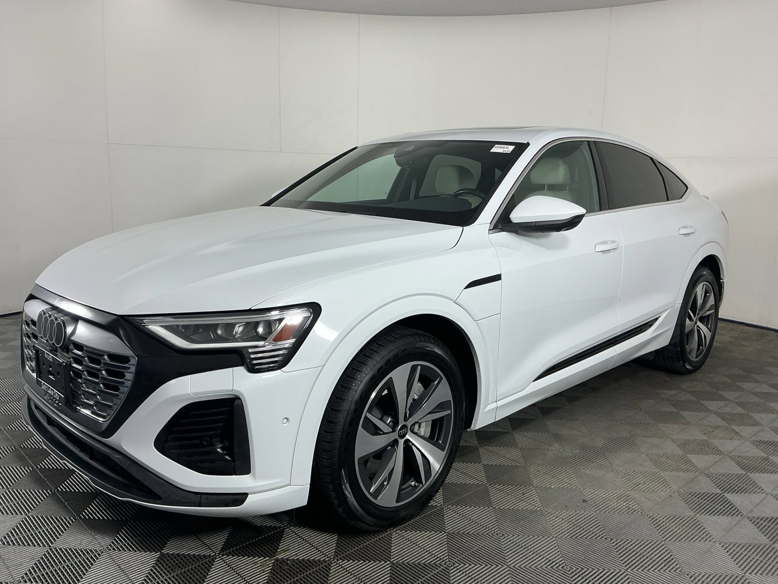Used 2024 Audi Q8 e-tron Premium Plus w/ Premium Plus Package AWD/4WD image 4