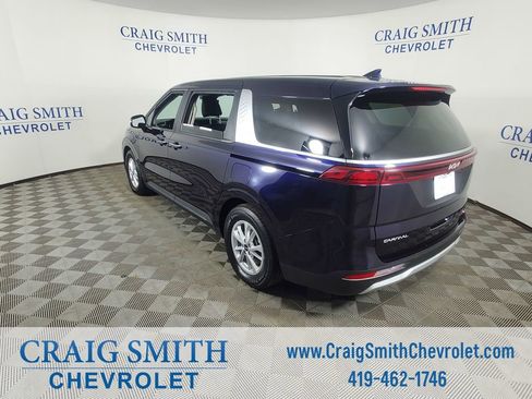 Used 2024 Kia Carnival LX image 3