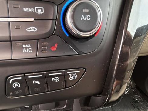 Used 2017 Ford Escape Titanium w/ Equipment Group 301A AWD/4WD image 18