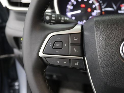 Used 2023 Toyota Highlander XLE image 32