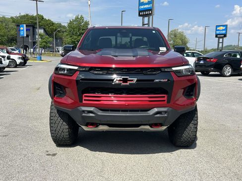 Used 2024 Chevrolet Colorado ZR2 w/ Technology Package AWD/4WD image 8