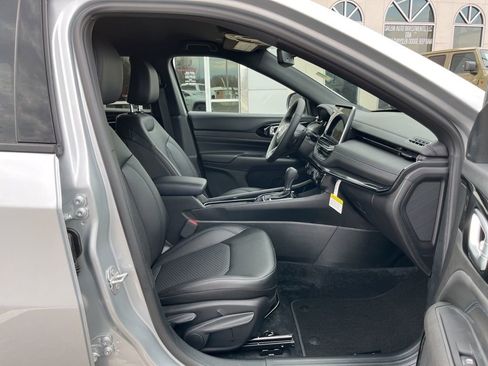 New 2025 Jeep Compass Latitude w/ Convenience Group AWD/4WD image 16