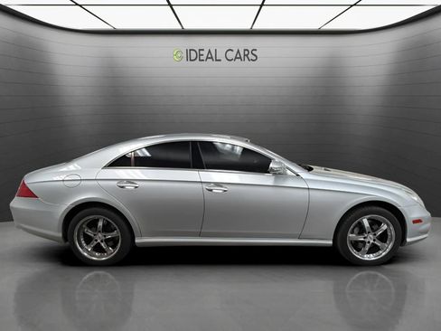 Used 2008 Mercedes-Benz CLS 550 image 4