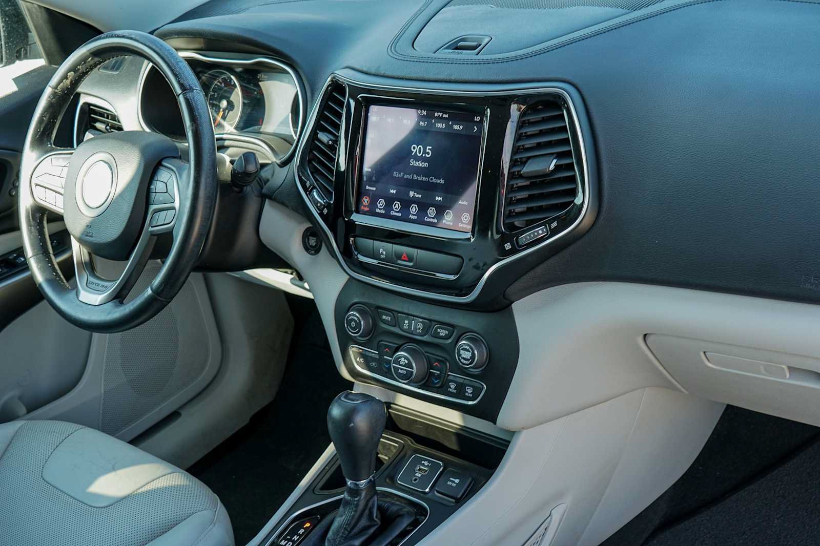 Used 2020 Jeep Cherokee Limited FWD image 26