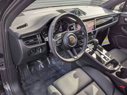 Certified 2026 Porsche Macan AWD/4WD image 4