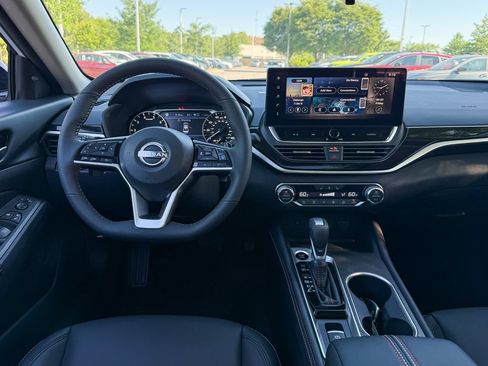 New 2026 Nissan Altima 2.5 SR w/ SR Premium Package FWD image 13