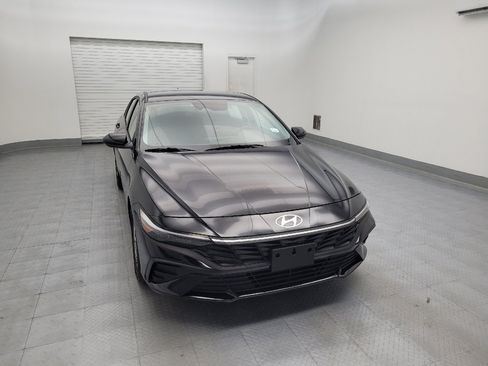 Used 2025 Hyundai Elantra SE w/ Cargo Package FWD image 14