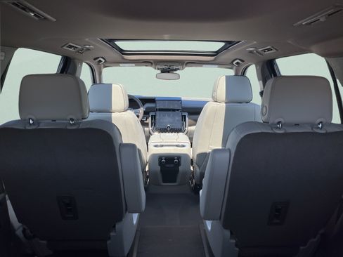 New 2026 GMC Yukon Denali w/ Sun & Power Step Package AWD/4WD image 13