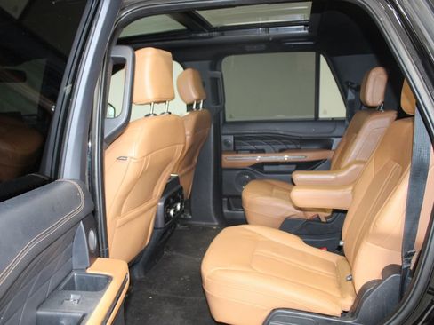 Used 2022 Ford Expedition Platinum image 19