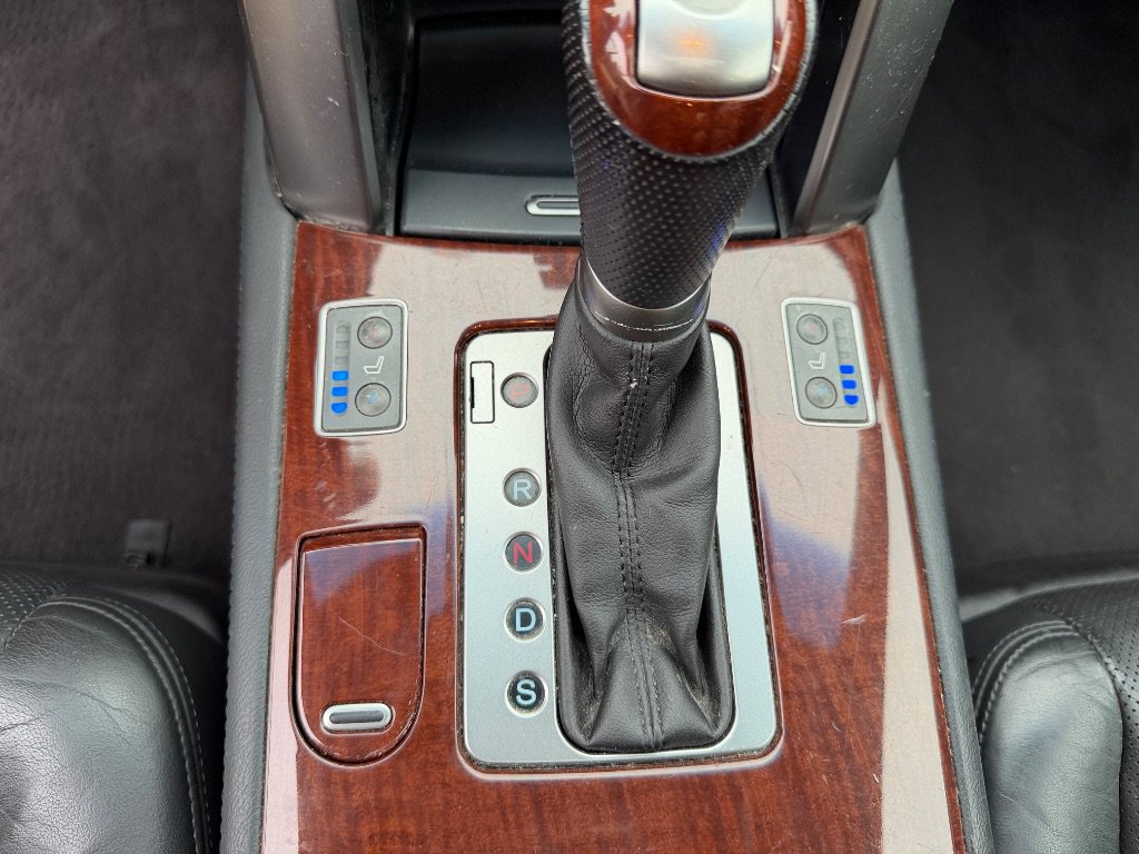 Used 2010 Acura RL w/ Technology Package AWD/4WD image 16