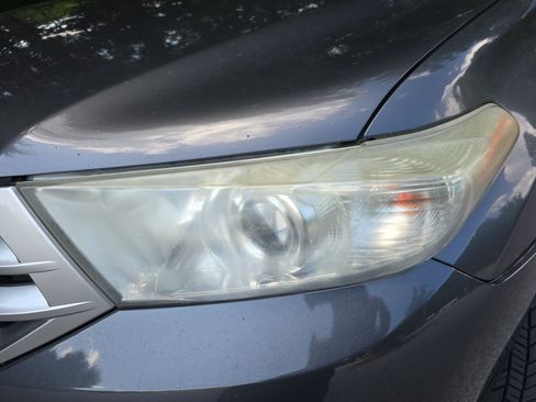 Used 2011 Toyota Highlander SE w/ Tow Pkg FWD image 32