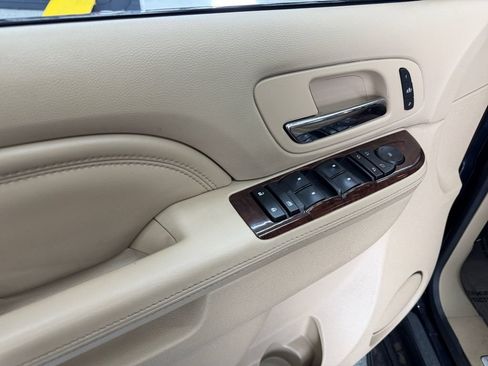 Used 2013 Cadillac Escalade Luxury AWD/4WD image 10