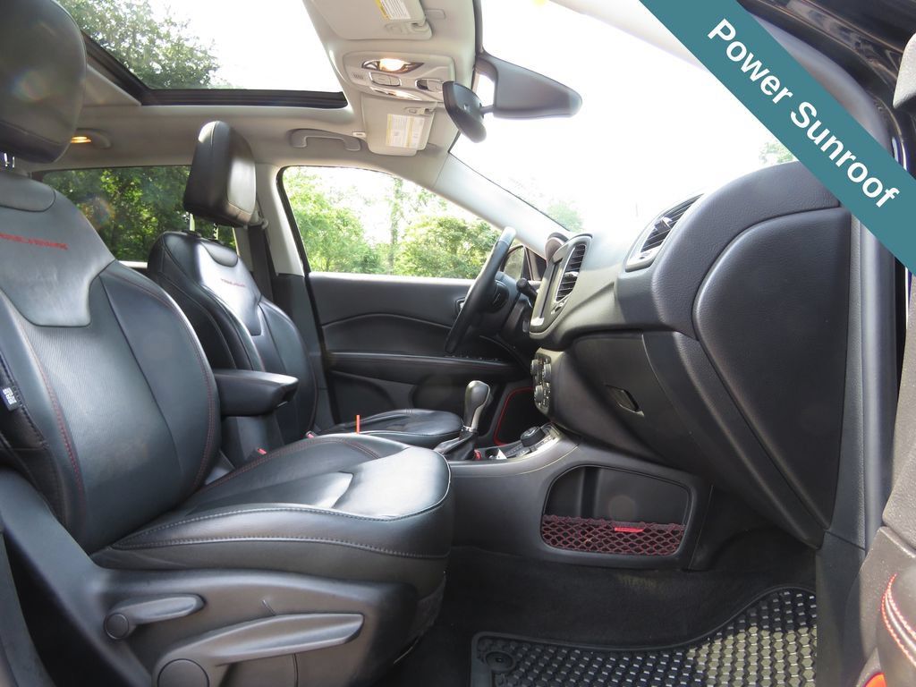 Used 2018 Jeep Compass Trailhawk w/ Leather Interior Group AWD/4WD image 13