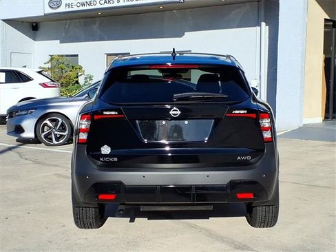 Certified 2025 Nissan Kicks SV image 6