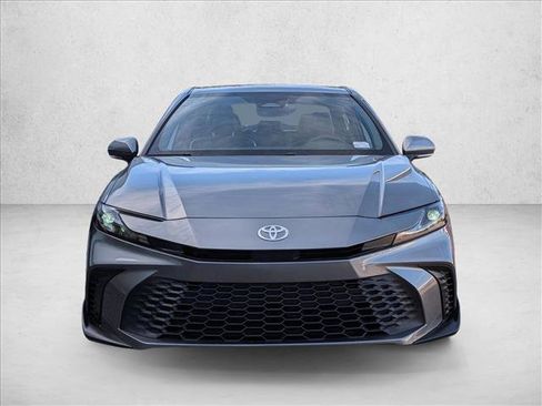 Used 2025 Toyota Camry SE image 2