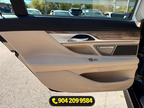 Used 2020 BMW 740i w/ Luxury Rear Seating Package RWD image 28