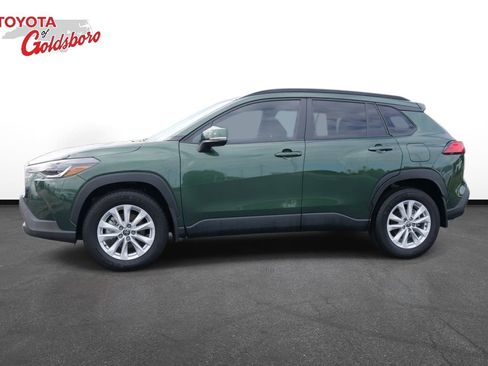 Used 2024 Toyota Corolla Cross LE image 8
