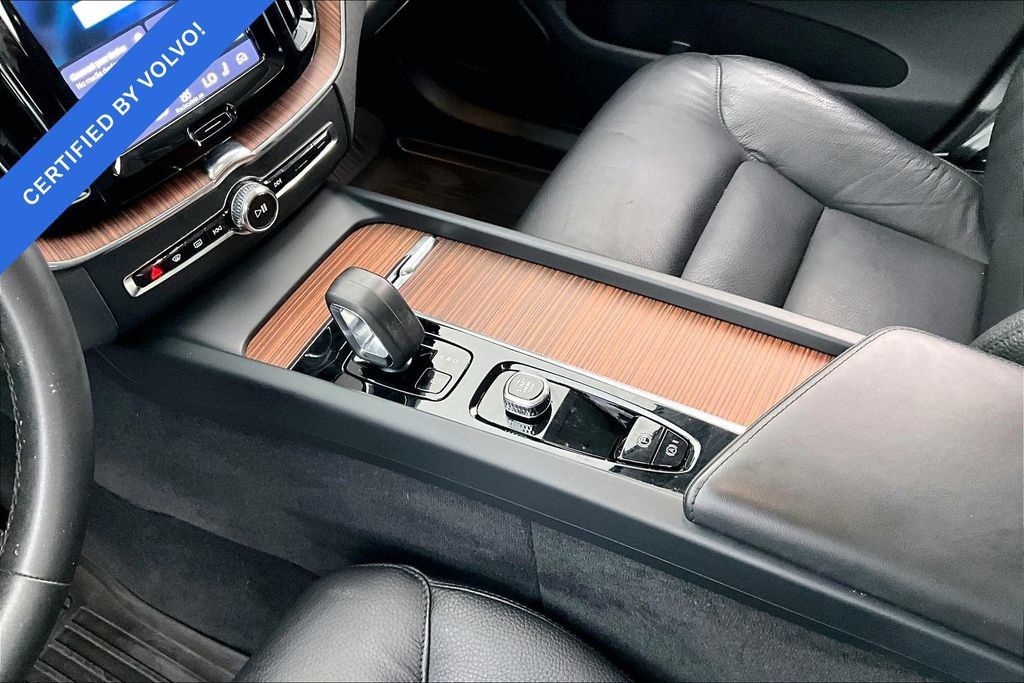 Certified 2024 Volvo XC60 B5 Plus w/ Protection Package Premier AWD/4WD image 18