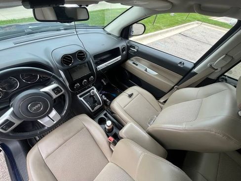 Used 2017 Jeep Compass Latitude FWD image 4
