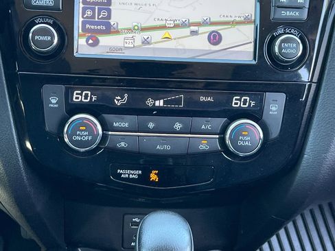 Used 2016 Nissan Rogue SL AWD/4WD image 19