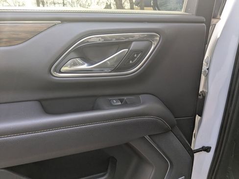 Used 2023 Chevrolet Suburban Premier image 29